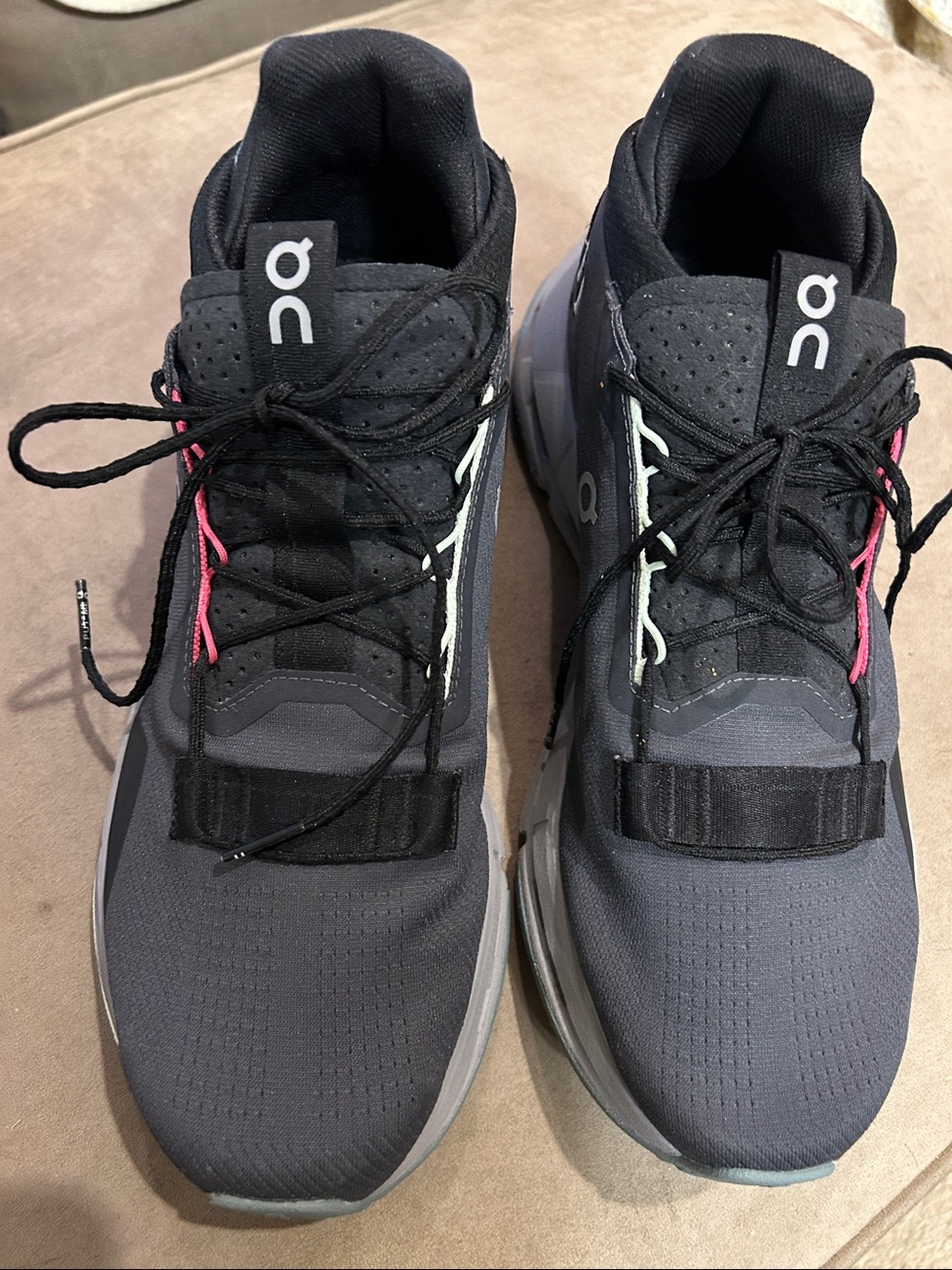 On Cloudnova 2 Running Shoes size 9.5 - Picture 4 of 8